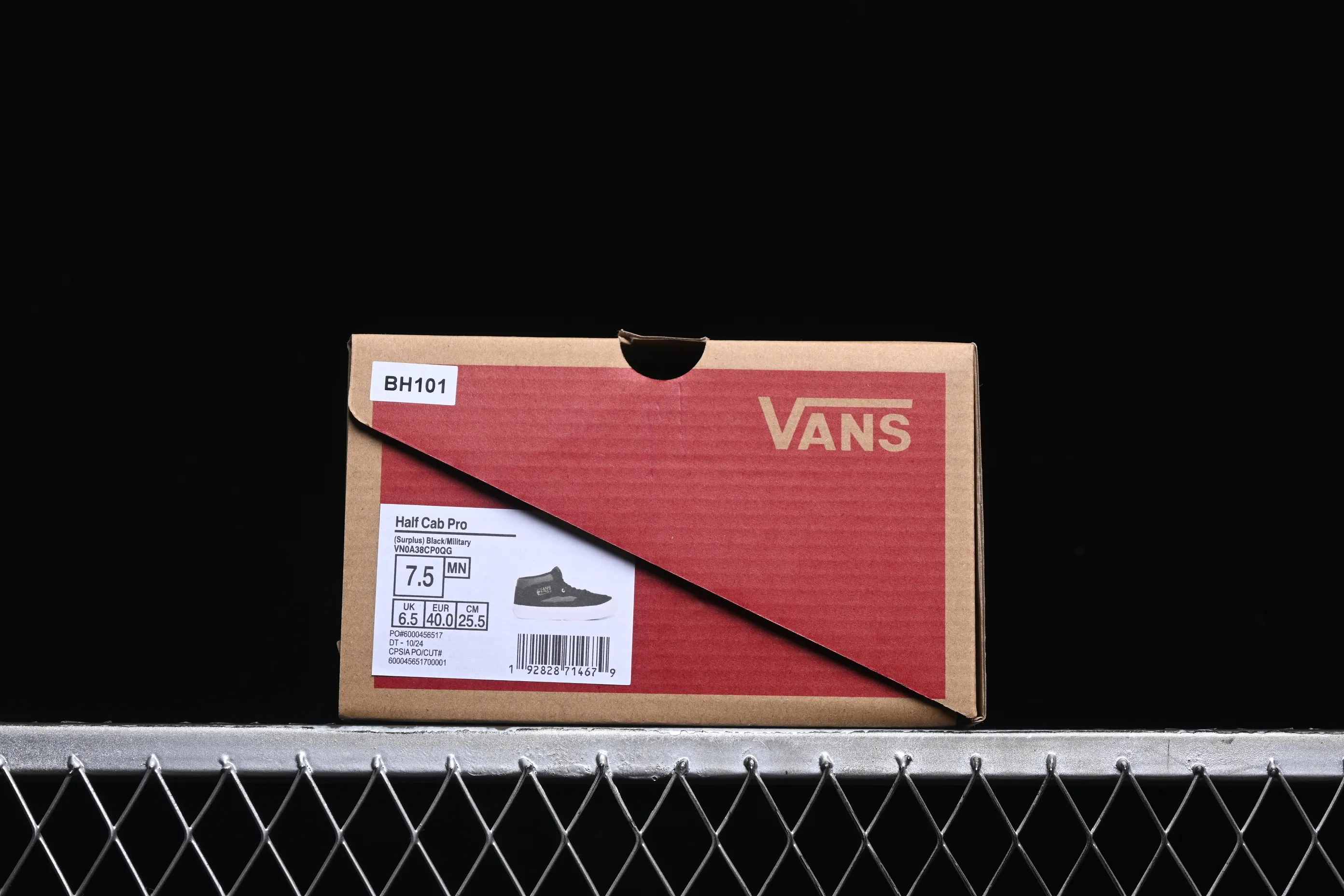 All categories Vans Vans series Vans Mid Vans China Vans Half Cab Pro Vans official retro casual simple versatile skateboard shoes VN0A38CP0QG
